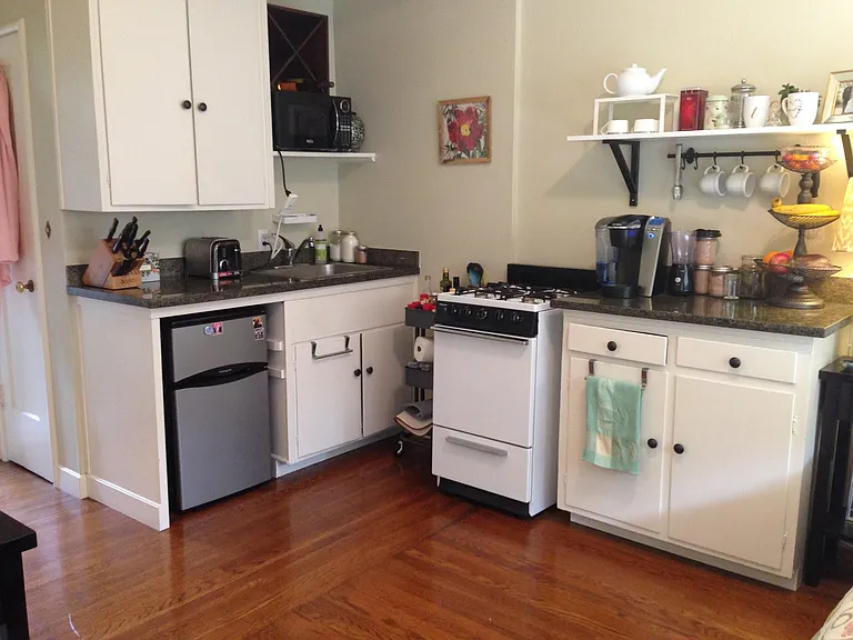 2465 Hilgard Ave #3 — Photo 1
