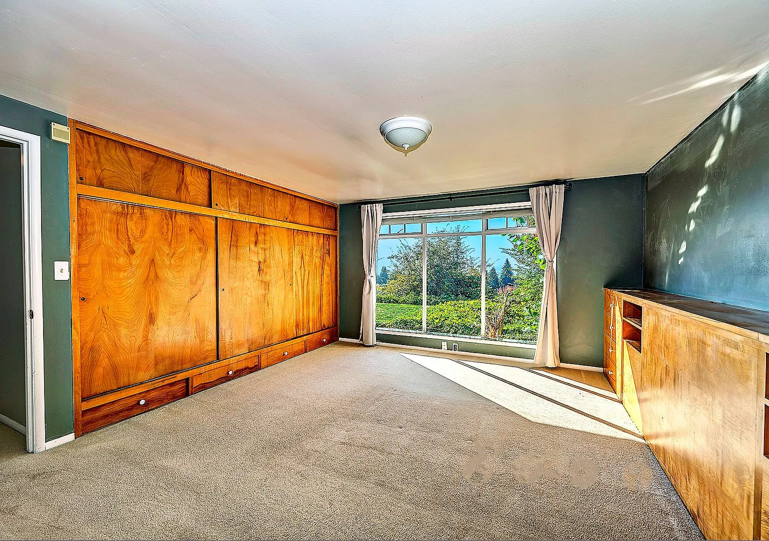 Edmonds Bowl Three Bedroom — Photo 3