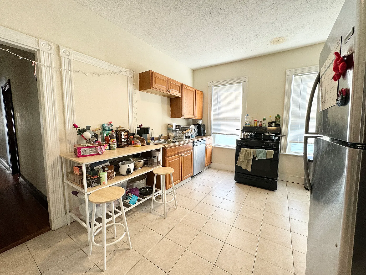 5 bed, 1500 sqft, $4,700 — Photo 2