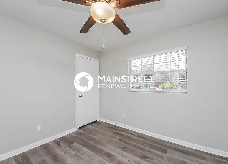 703 Malcom Rd — Photo 8