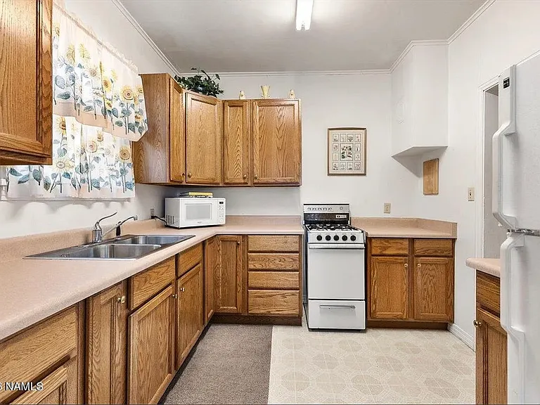 412 W Sherman Ave — Photo 5