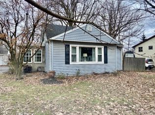 411 Harding Rd, Williamsville, NY 14221