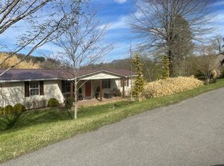 143 Elm St, Pounding Mill, VA 24637