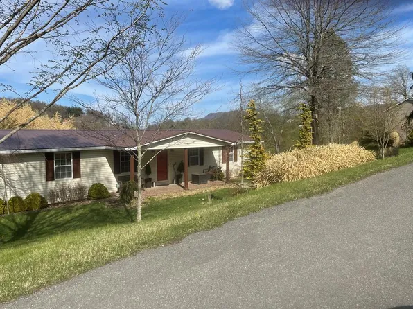 143 Elm St, Pounding Mill, VA 24637