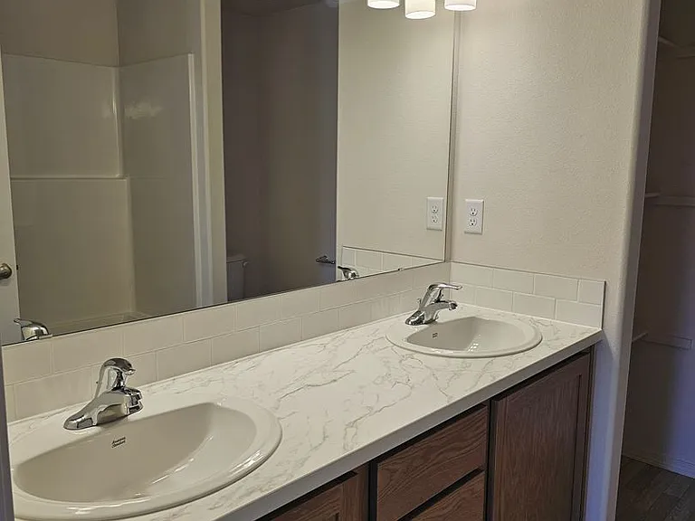 515 SE Polaris St — Photo 7