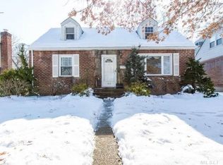 94 Kent Rd, Valley Stream, NY 11580