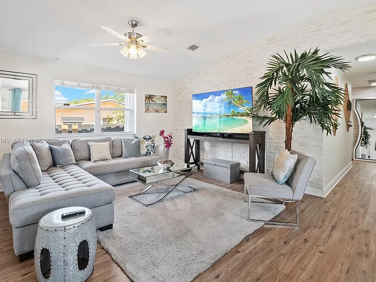 4276 SW 56th Ave — Photo 3