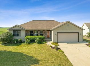 2710 Southlawn Dr, Bloomington, IL 61705