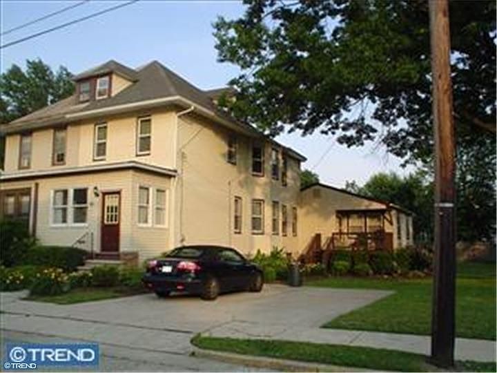 1st image of 16 E Albertson Ave
