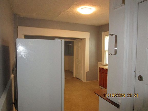 4th image of 918 W 10th St APT 1
