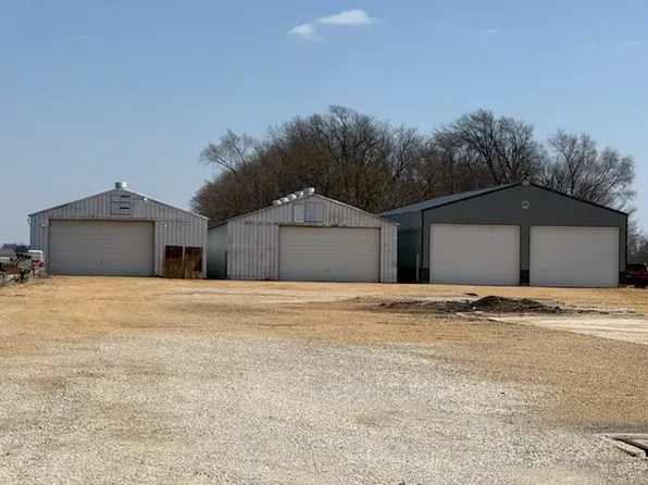 904 Walton Rd, Dixon, IL 61021