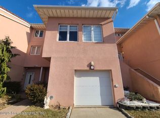 77 Harbour Ct, Staten Island, NY 10308