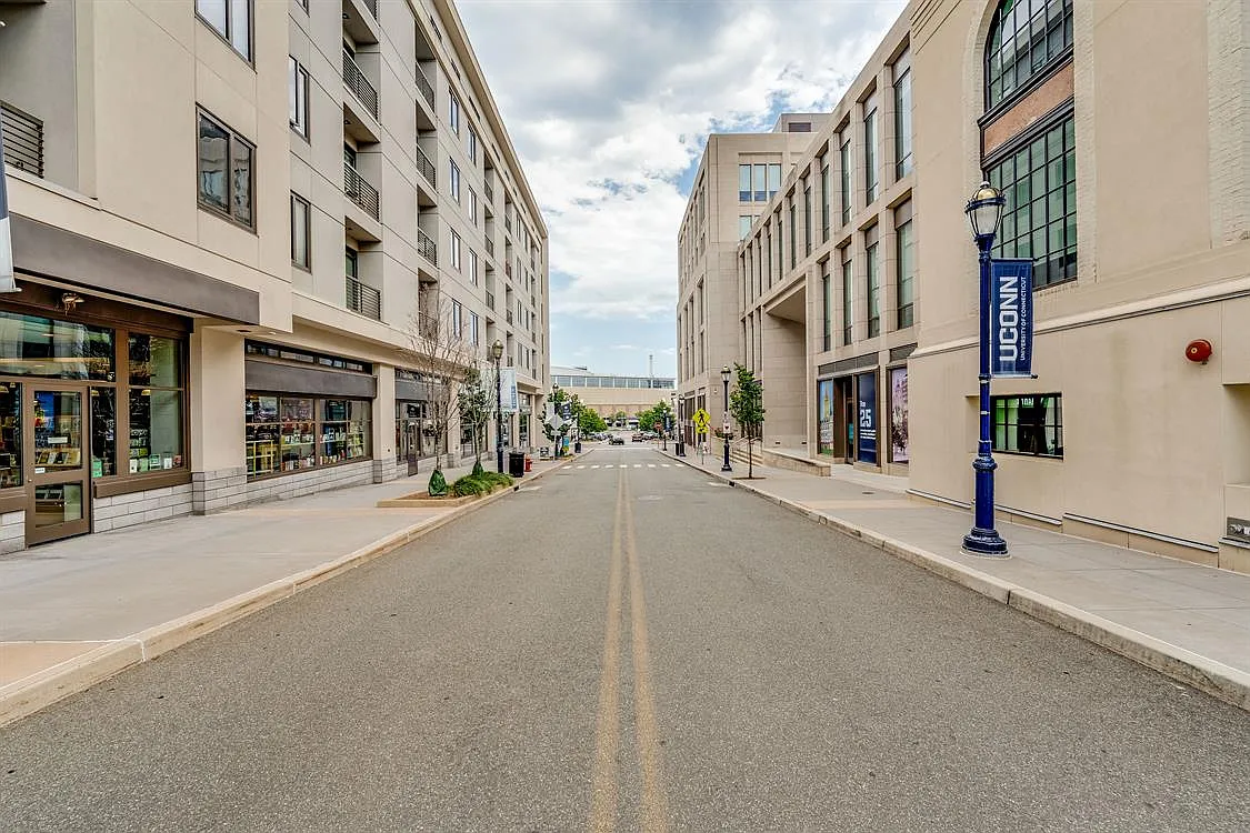 Front Street Lofts — Photo 1