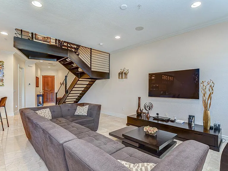 4907 Bayshore Blvd — Photo 6