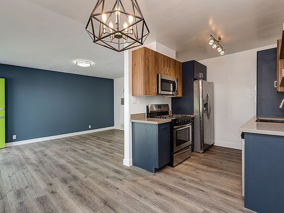 2nd image of 1845 Pine Ave #18