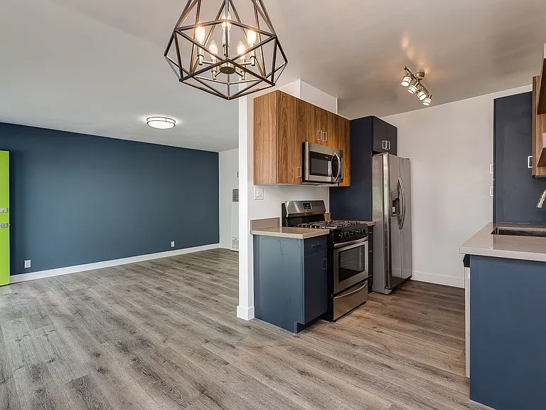 Pine Crest Apartments — Photo 20