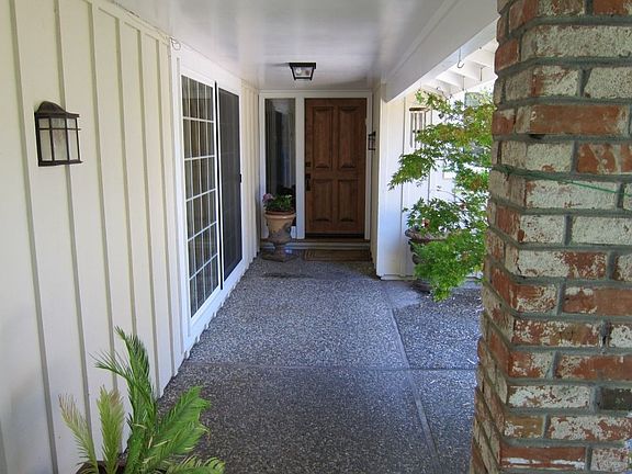 3rd image of 1101 W Hillsdale Blvd