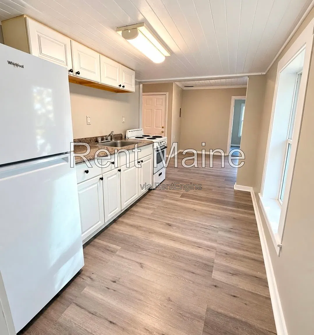 3 bed, 1.0 bath, 790 sqft, $1,800 — Photo 1