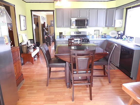 3rd image of 4 Fieldstone Ln