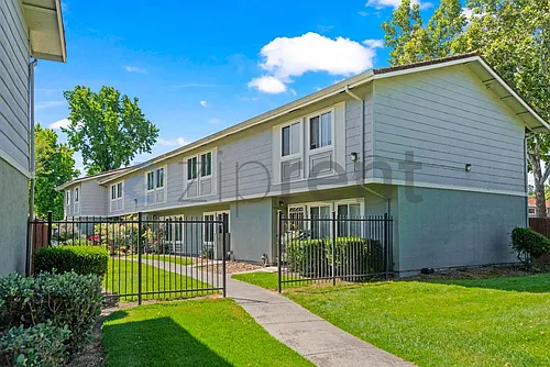 4880 Saginaw Cir Photo 1