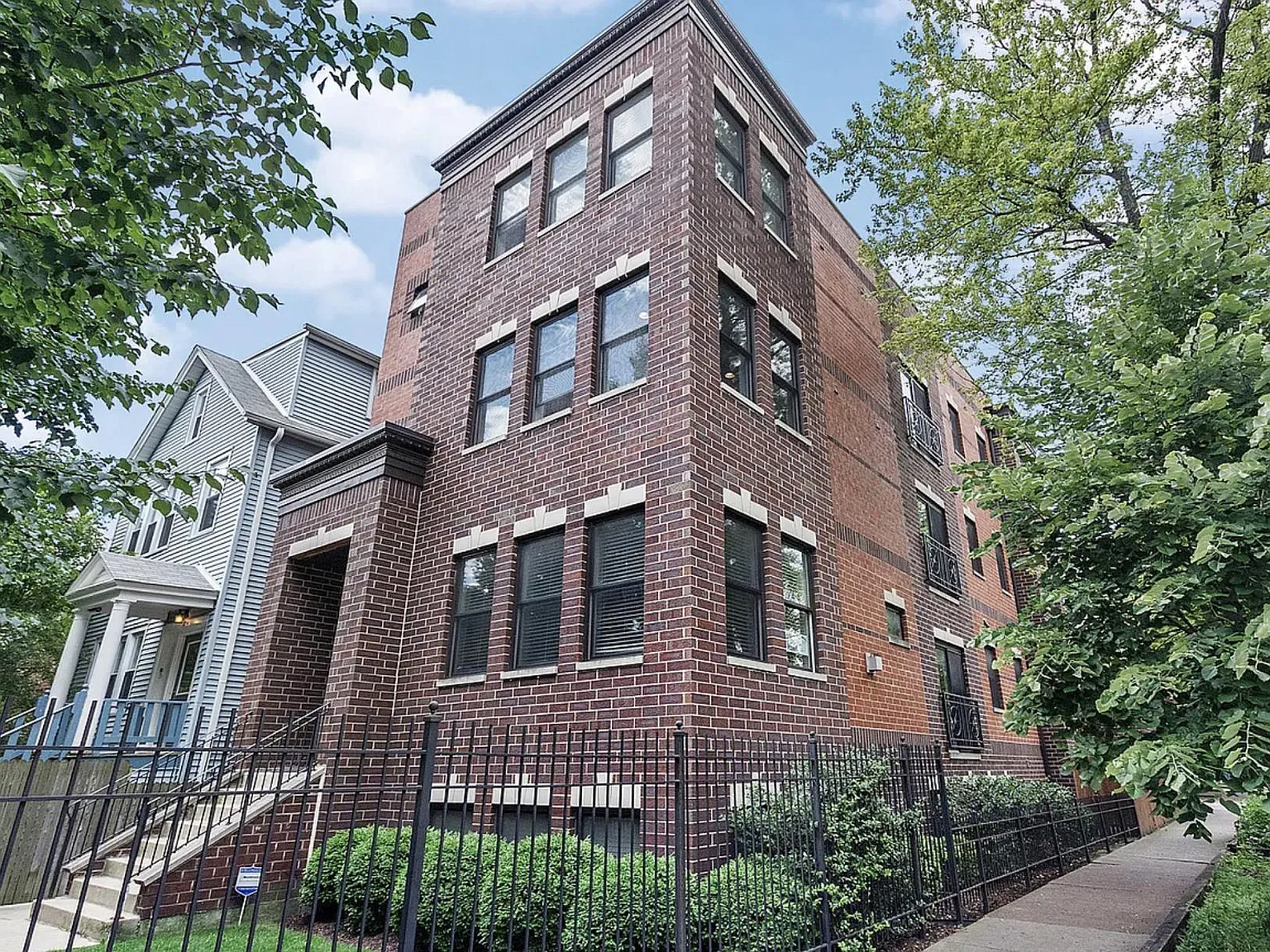 2 bed, 1300 sqft, $4,000 — Photo 1