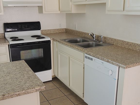 4th image of 1640 N Lamont St