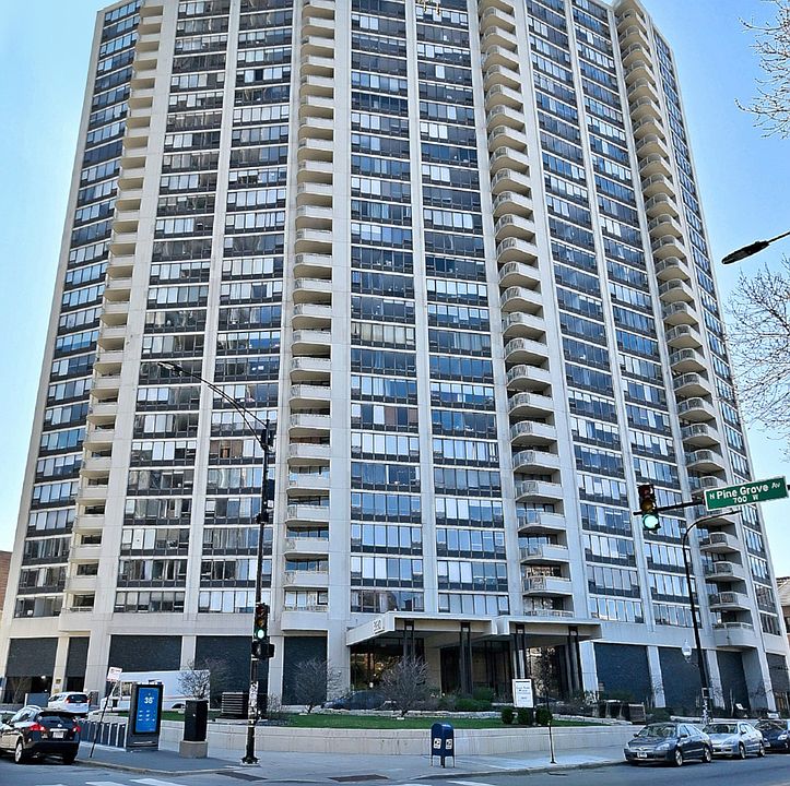 1st image of 3930 N Pine Grove Ave APT 2501