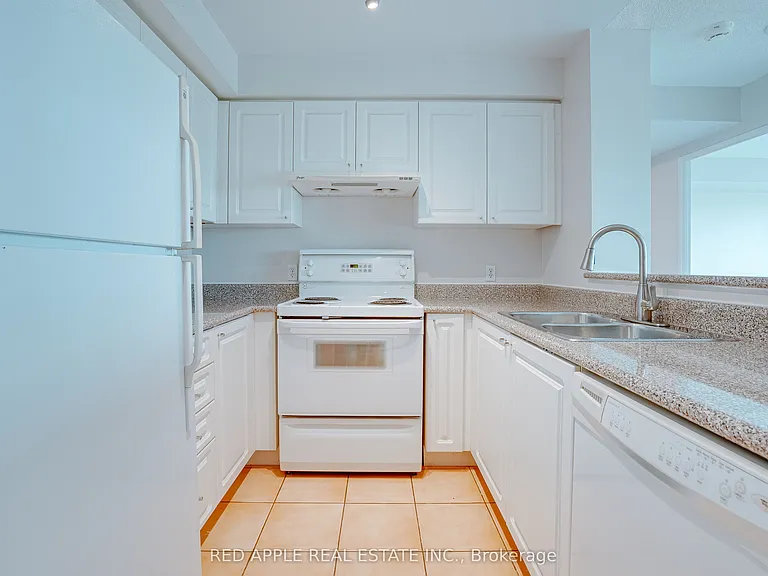 11 Lee Centre Dr #707 — Photo 12