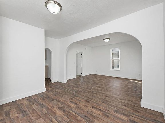 4th image of 1628 E Heroy Ave