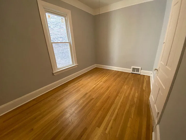 1901 W Belle Plaine Ave #1F — Photo 9