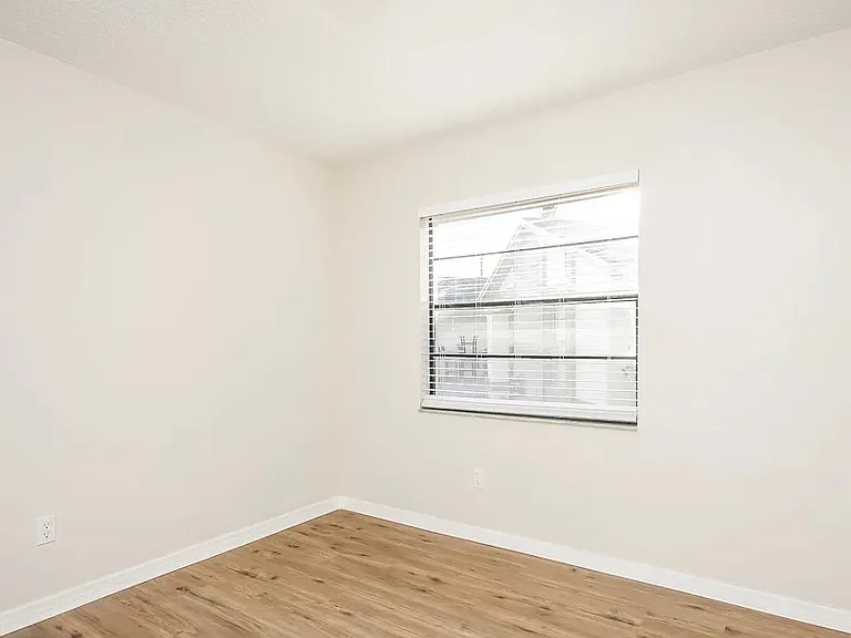 395 Eagle Cir — Photo 5