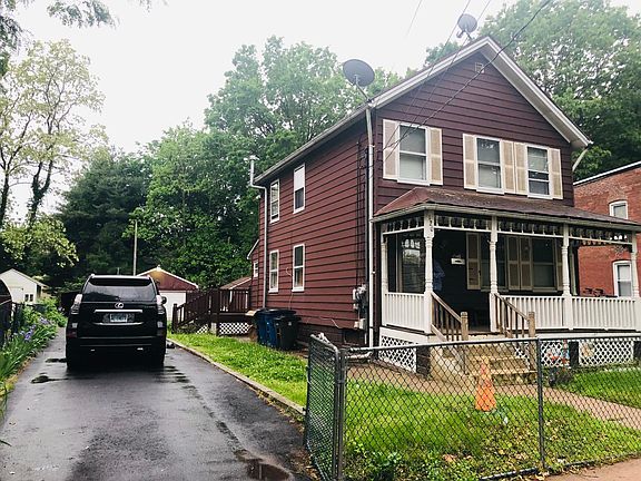2nd image of 120 Ivy St