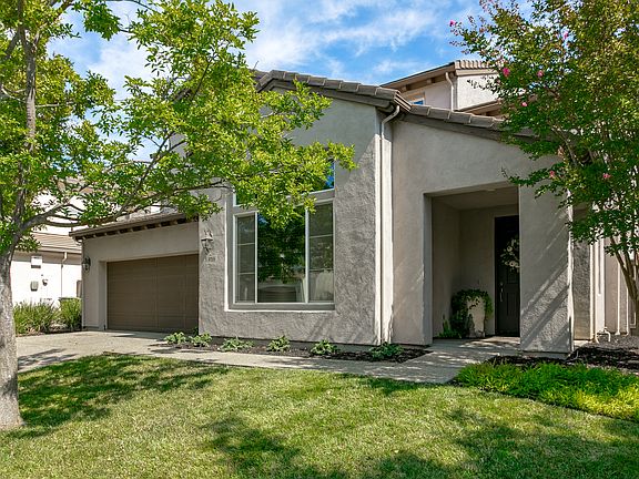 3rd image of 9755 Horned Lark Way