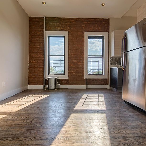 1st image of 928 Myrtle Ave APT 4