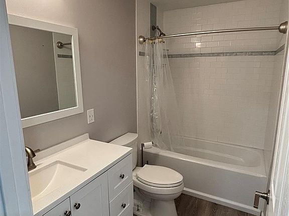 3rd image of 317 Palisades Ct