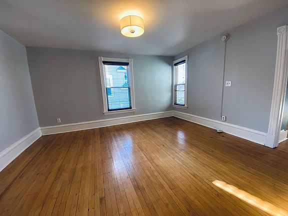 5th image of 3137 16th Ave S APT 2