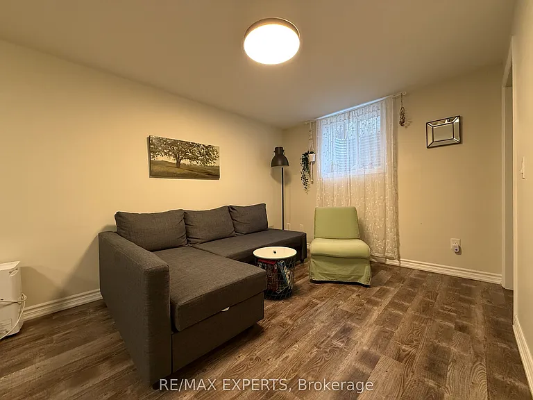 4 McNairn Ct #BASEMENT — Photo 2