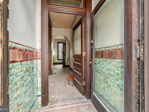 2nd image of 16 S St NW