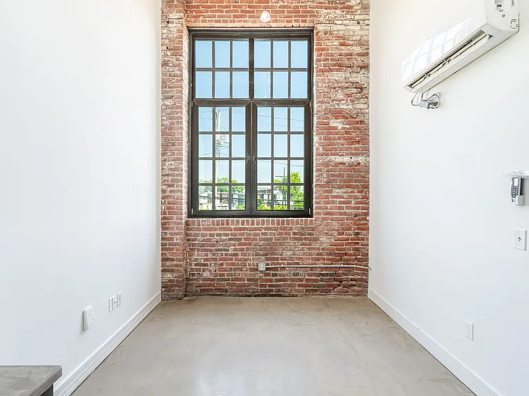 3003 Glenwood — Photo 146