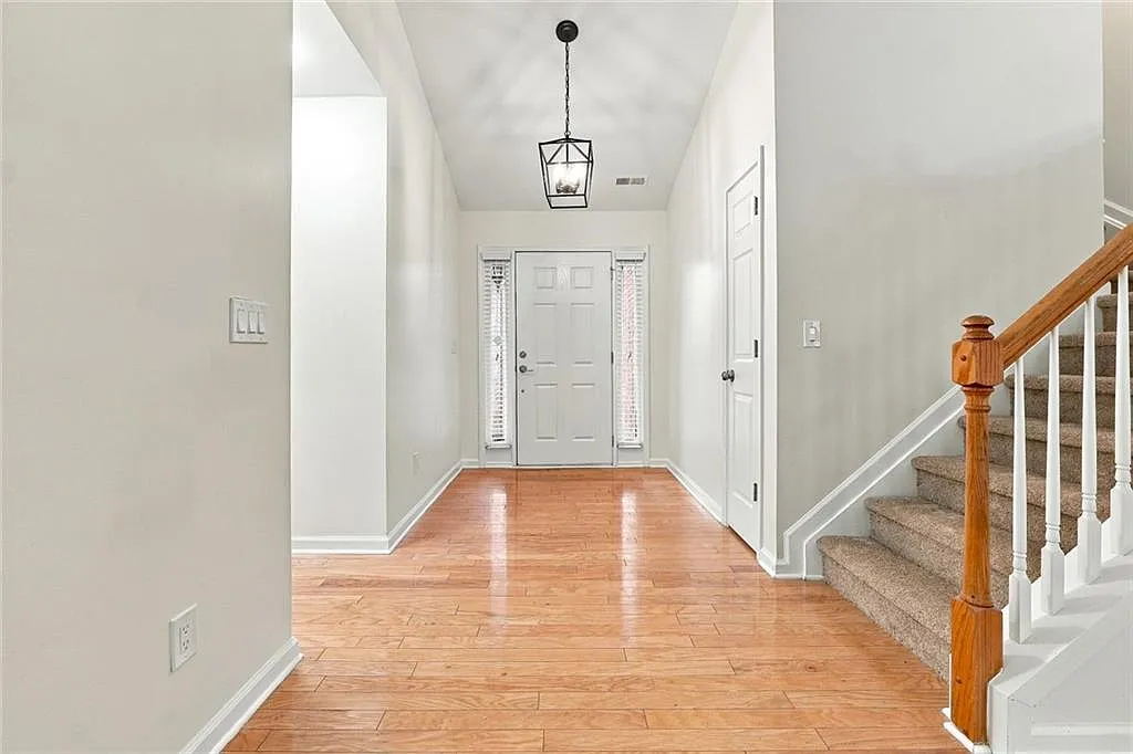 4 bed, 2.0 bath, 2192 sqft, $2,700 — Photo 3