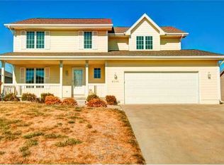 6100 Goldfinch Dr, Pleasant Hill, IA 50327