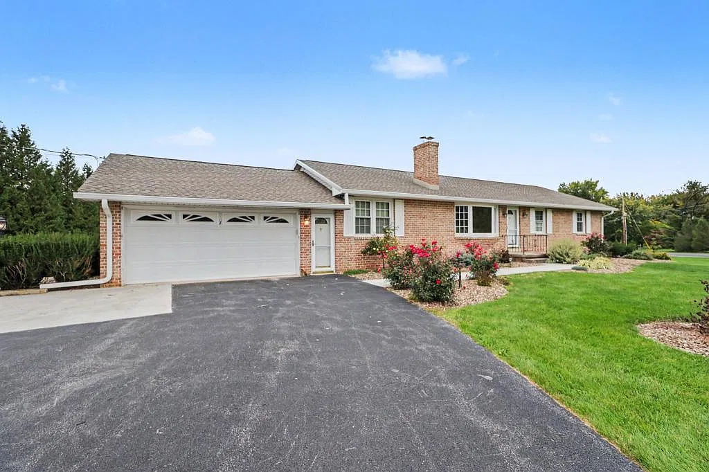 420 Heisers Ln — Photo 2