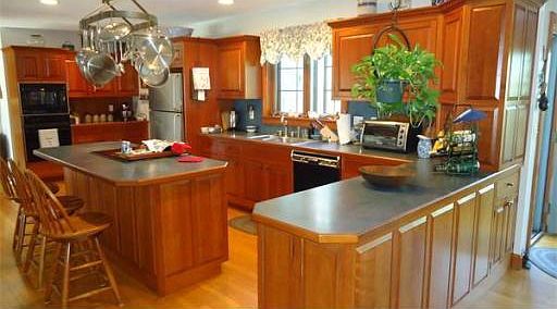 3rd image of 205 Carlson Ln