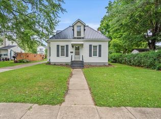 410 7th St SW, Independence, IA 50644