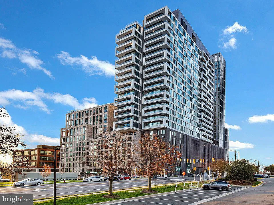 1 bed, 1.0 bath, 709 sqft, $2,700 — Photo 1