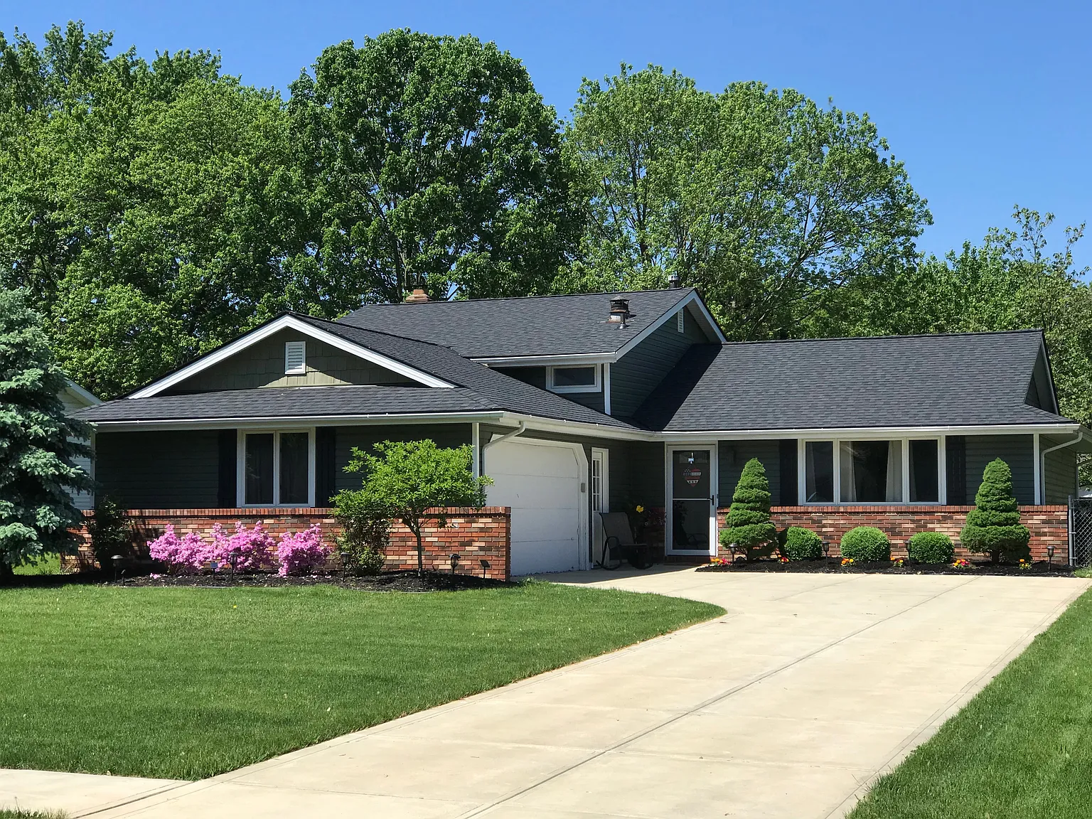 15634 Indianhead Ln photo 1