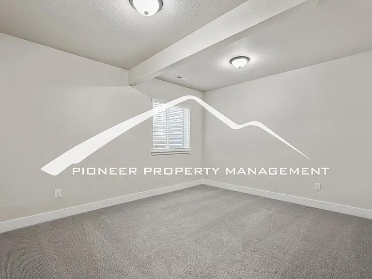 2398 Merlot Dr — Photo 22