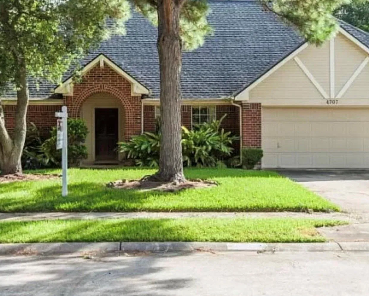 4 bed, 2.5 bath, 2374 sqft, $2,495 — Photo 1
