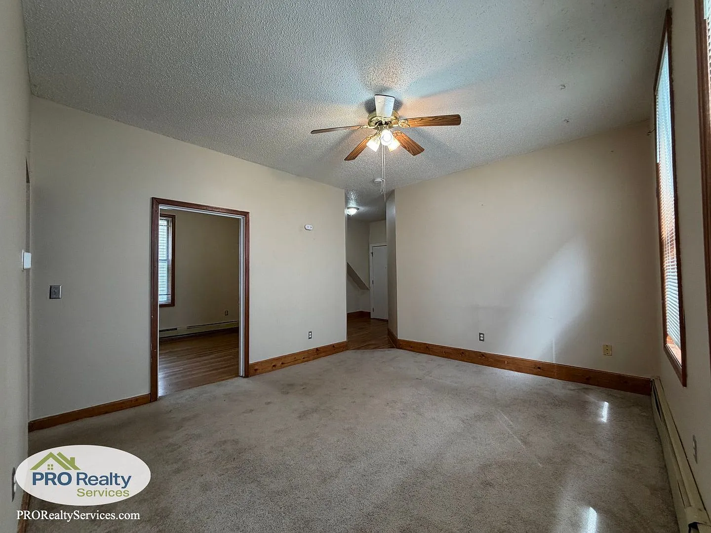 962 6th St E #1 — Photo 3