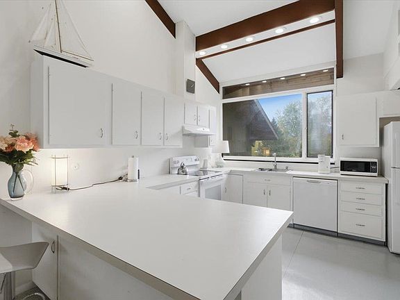 5th image of 59-29 Murray Hill Heights Rd #29